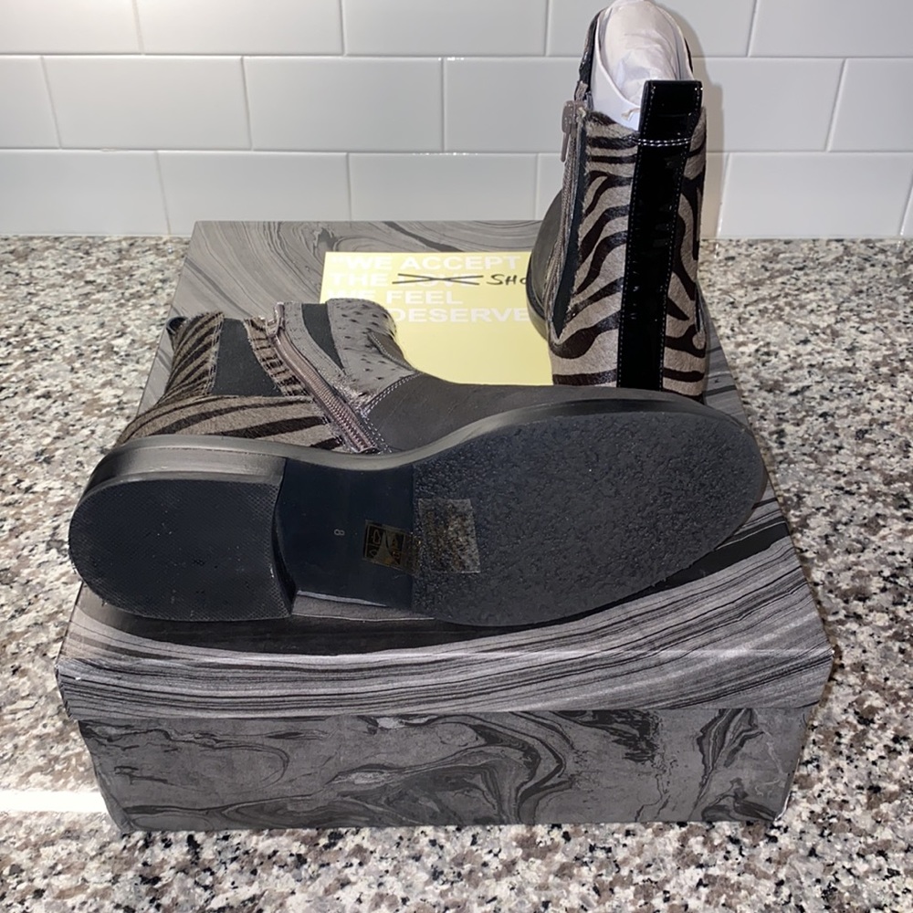 Jeffrey Campbell Edmond Boot Exotic Grey Size 8 - image 5